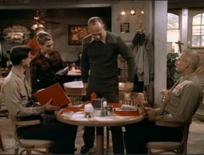 MAJOR_DAD_-_E3X08_LADY_IN_WAITING_252.jpg