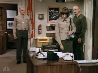 MAJOR_DAD_-_E3X13_WHOS_THAT_BLONDE_025.jpg