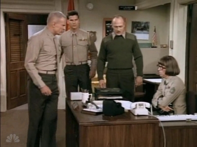 MAJOR_DAD_-_E3X13_WHOS_THAT_BLONDE_041.jpg