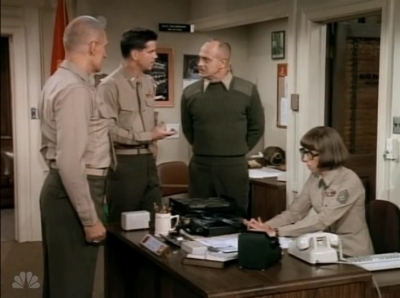 MAJOR_DAD_-_E3X13_WHOS_THAT_BLONDE_066.jpg