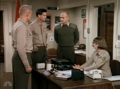 MAJOR_DAD_-_E3X13_WHOS_THAT_BLONDE_067.jpg