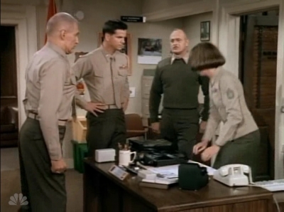 MAJOR_DAD_-_E3X13_WHOS_THAT_BLONDE_076.jpg
