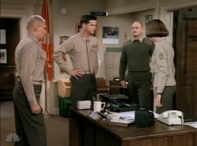 MAJOR_DAD_-_E3X13_WHOS_THAT_BLONDE_077.jpg