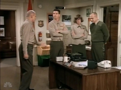 MAJOR_DAD_-_E3X13_WHOS_THAT_BLONDE_099.jpg