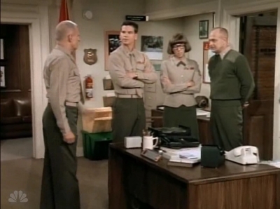 MAJOR_DAD_-_E3X13_WHOS_THAT_BLONDE_100.jpg