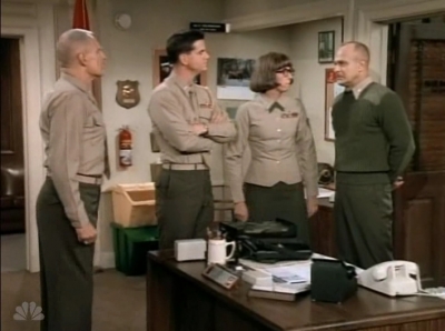 MAJOR_DAD_-_E3X13_WHOS_THAT_BLONDE_103.jpg