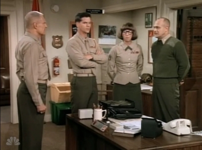 MAJOR_DAD_-_E3X13_WHOS_THAT_BLONDE_112.jpg