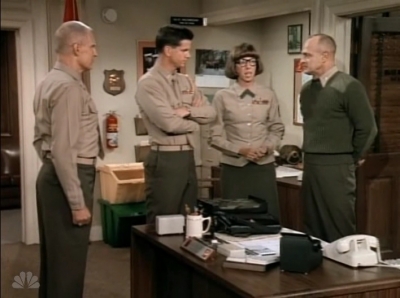 MAJOR_DAD_-_E3X13_WHOS_THAT_BLONDE_144.jpg