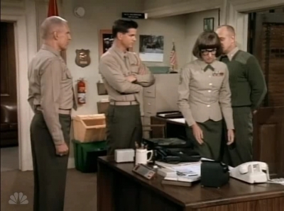 MAJOR_DAD_-_E3X13_WHOS_THAT_BLONDE_148.jpg