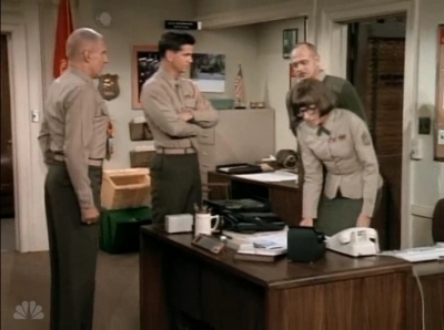 MAJOR_DAD_-_E3X13_WHOS_THAT_BLONDE_150.jpg