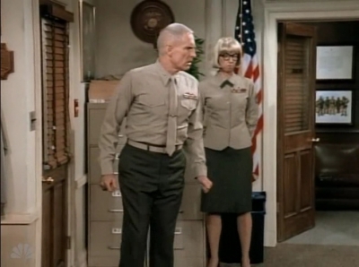 MAJOR_DAD_-_E3X13_WHOS_THAT_BLONDE_174.jpg