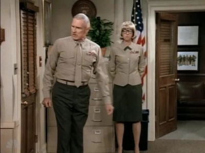MAJOR_DAD_-_E3X13_WHOS_THAT_BLONDE_176.jpg