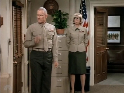MAJOR_DAD_-_E3X13_WHOS_THAT_BLONDE_177.jpg