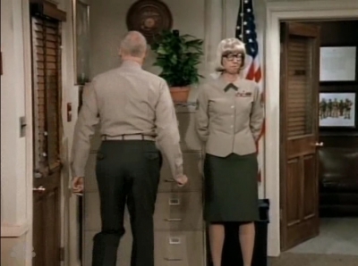 MAJOR_DAD_-_E3X13_WHOS_THAT_BLONDE_183.jpg