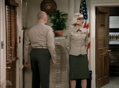 MAJOR_DAD_-_E3X13_WHOS_THAT_BLONDE_184.jpg