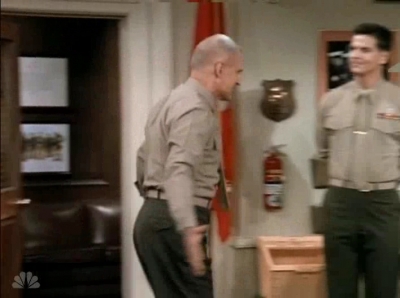 MAJOR_DAD_-_E3X13_WHOS_THAT_BLONDE_193.jpg
