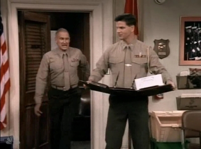 MAJOR_DAD_-_E3X13_WHOS_THAT_BLONDE_331.jpg