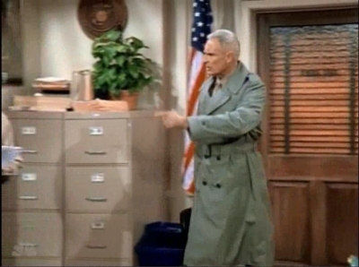MAJOR_DAD_-_E3X15_THREES_A_CROWD_163.jpg