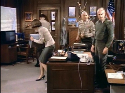 MAJOR_DAD_-_E3X15_THREES_A_CROWD_323.jpg