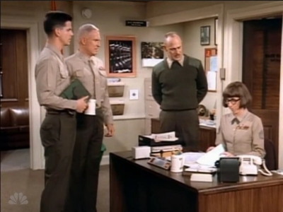 MAJOR_DAD_-_E3X19_WHEN_GUNNY_TALKS_090.jpg