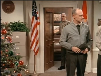 MAJOR_DAD_-_E2X12_THE_GIFT_OF_THE_MAJOR_001003.jpg
