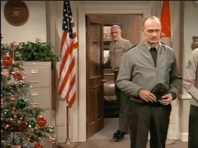 MAJOR_DAD_-_E2X12_THE_GIFT_OF_THE_MAJOR_001004.jpg