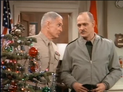 MAJOR_DAD_-_E2X12_THE_GIFT_OF_THE_MAJOR_001028.jpg