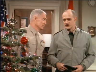 MAJOR_DAD_-_E2X12_THE_GIFT_OF_THE_MAJOR_001030.jpg