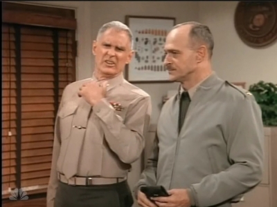 MAJOR_DAD_-_E2X12_THE_GIFT_OF_THE_MAJOR_001040.jpg