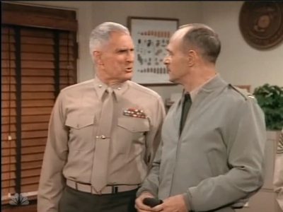 MAJOR_DAD_-_E2X12_THE_GIFT_OF_THE_MAJOR_001050.jpg