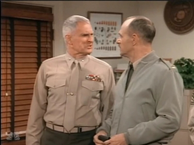 MAJOR_DAD_-_E2X12_THE_GIFT_OF_THE_MAJOR_001051.jpg