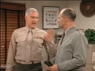 MAJOR_DAD_-_E2X12_THE_GIFT_OF_THE_MAJOR_001066.jpg