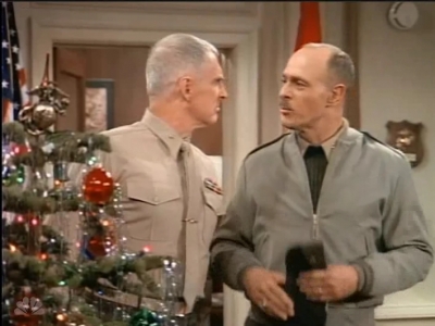 MAJOR_DAD_-_E2X12_THE_GIFT_OF_THE_MAJOR_001076.jpg