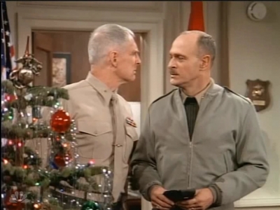 MAJOR_DAD_-_E2X12_THE_GIFT_OF_THE_MAJOR_001092.jpg