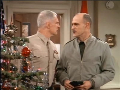MAJOR_DAD_-_E2X12_THE_GIFT_OF_THE_MAJOR_001096.jpg