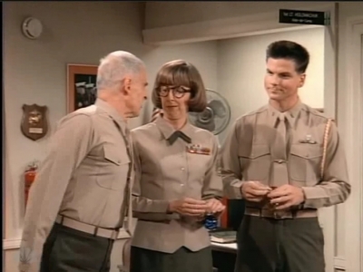 MAJOR_DAD_-_E2X12_THE_GIFT_OF_THE_MAJOR_001131.jpg
