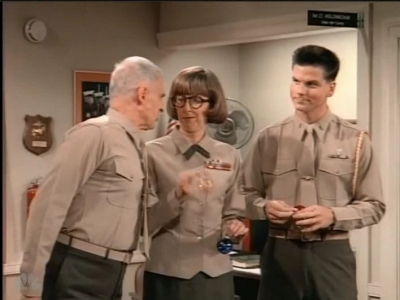 MAJOR_DAD_-_E2X12_THE_GIFT_OF_THE_MAJOR_001132.jpg