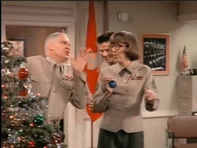 MAJOR_DAD_-_E2X12_THE_GIFT_OF_THE_MAJOR_001145.jpg