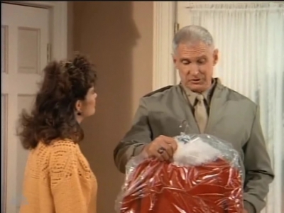 MAJOR_DAD_-_E2X12_THE_GIFT_OF_THE_MAJOR_001209.jpg