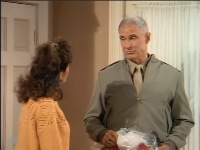 MAJOR_DAD_-_E2X12_THE_GIFT_OF_THE_MAJOR_001214.jpg