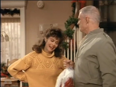 MAJOR_DAD_-_E2X12_THE_GIFT_OF_THE_MAJOR_001229.jpg