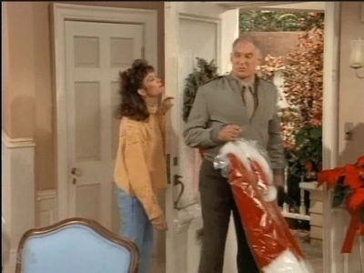 MAJOR_DAD_-_E2X12_THE_GIFT_OF_THE_MAJOR_001244.jpg