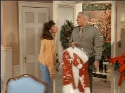 MAJOR_DAD_-_E2X12_THE_GIFT_OF_THE_MAJOR_001245.jpg