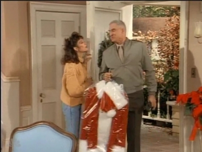 MAJOR_DAD_-_E2X12_THE_GIFT_OF_THE_MAJOR_001247.jpg
