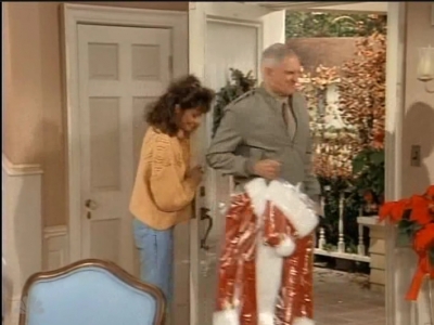 MAJOR_DAD_-_E2X12_THE_GIFT_OF_THE_MAJOR_001248.jpg