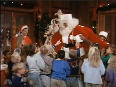 MAJOR_DAD_-_E2X12_THE_GIFT_OF_THE_MAJOR_001264.jpg