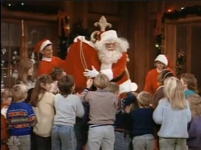 MAJOR_DAD_-_E2X12_THE_GIFT_OF_THE_MAJOR_001275.jpg