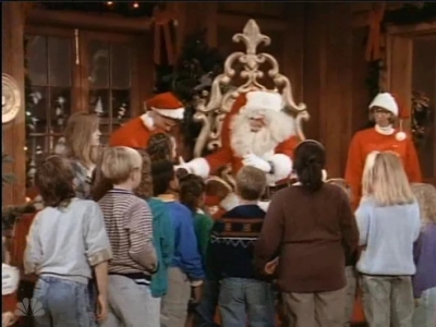 MAJOR_DAD_-_E2X12_THE_GIFT_OF_THE_MAJOR_001298.jpg