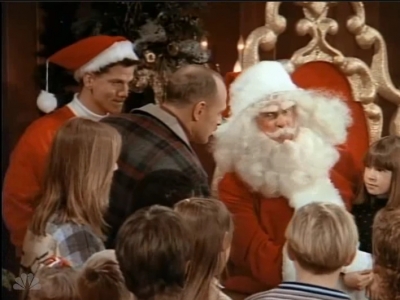 MAJOR_DAD_-_E2X12_THE_GIFT_OF_THE_MAJOR_001340.jpg