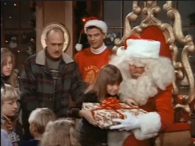 MAJOR_DAD_-_E2X12_THE_GIFT_OF_THE_MAJOR_001361.jpg